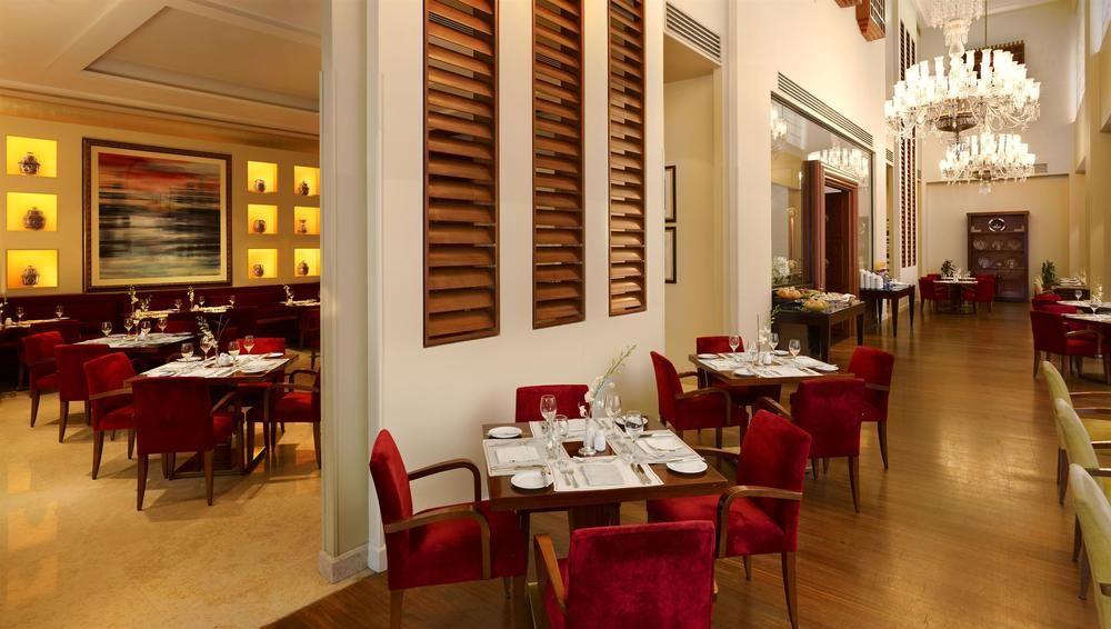 Le Meridien Al Khobar Ngoại thất bức ảnh The restaurant