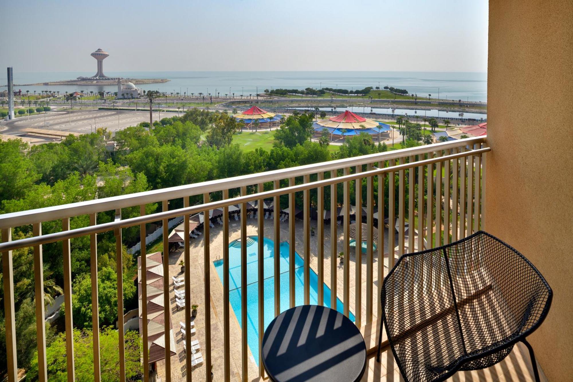 Le Meridien Al Khobar Ngoại thất bức ảnh View from a balcony at the Ocean Reef Club