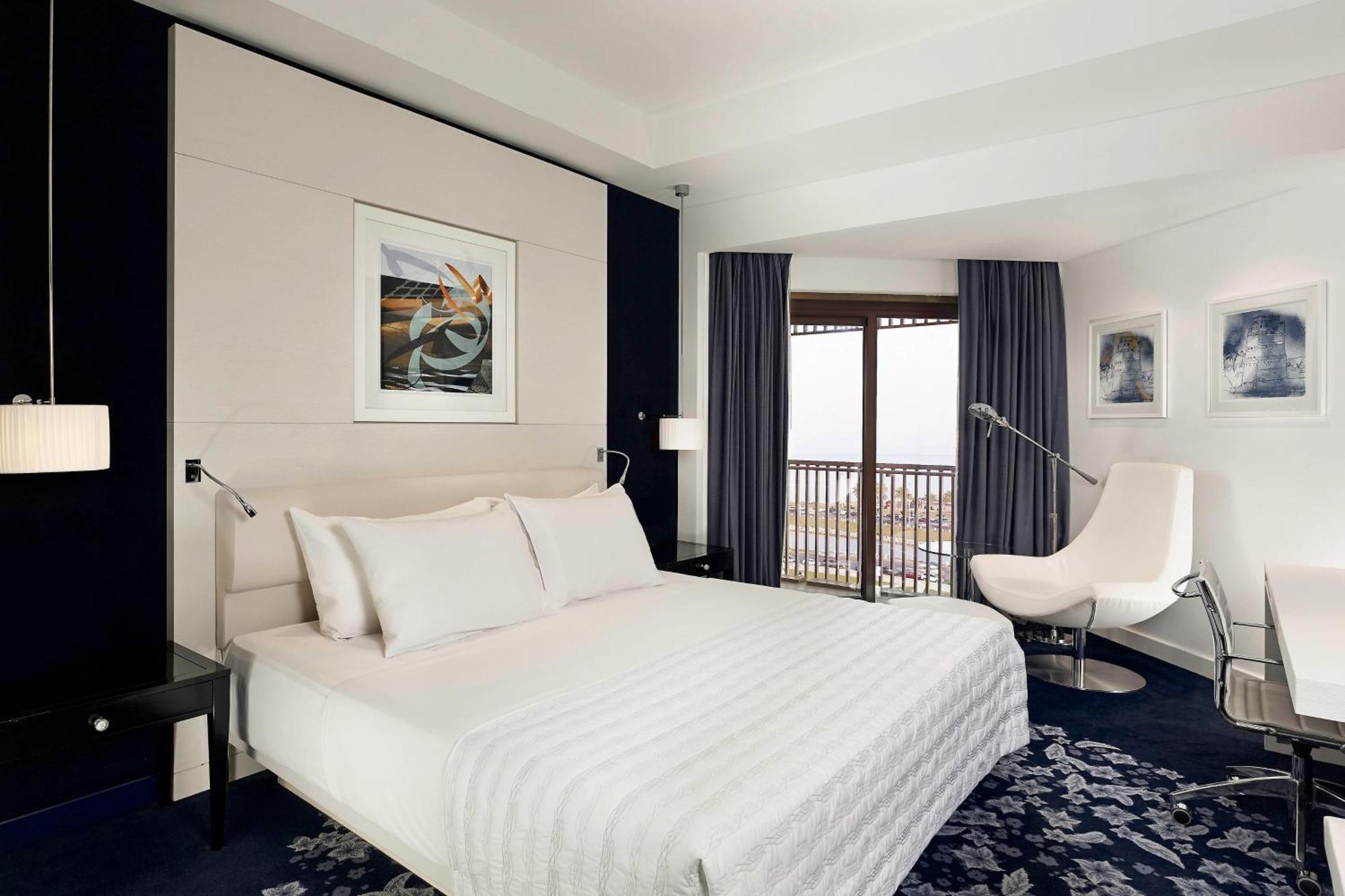 Le Meridien Al Khobar Ngoại thất bức ảnh A room at the hotel