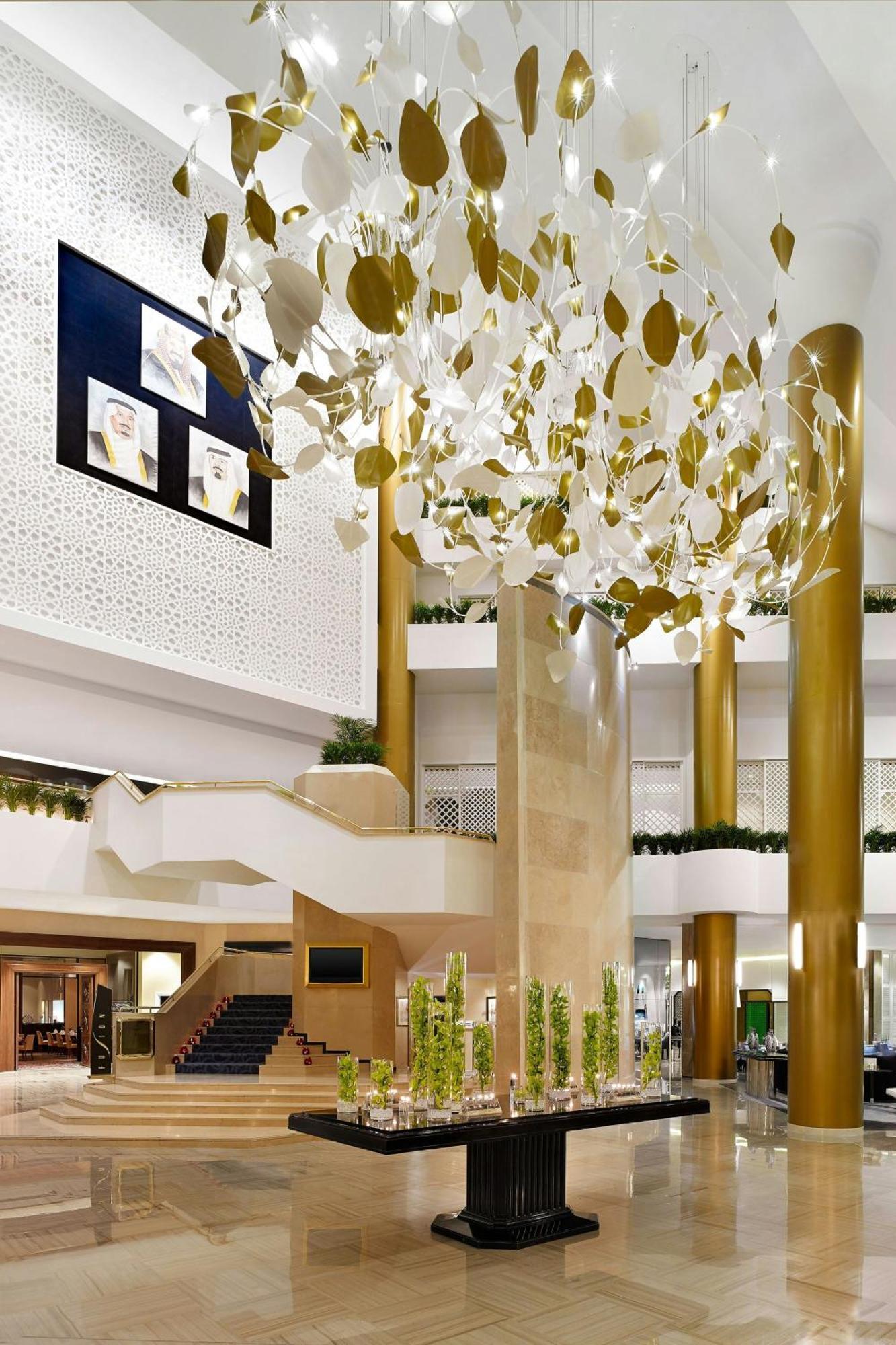 Le Meridien Al Khobar Ngoại thất bức ảnh The interior of the hotel