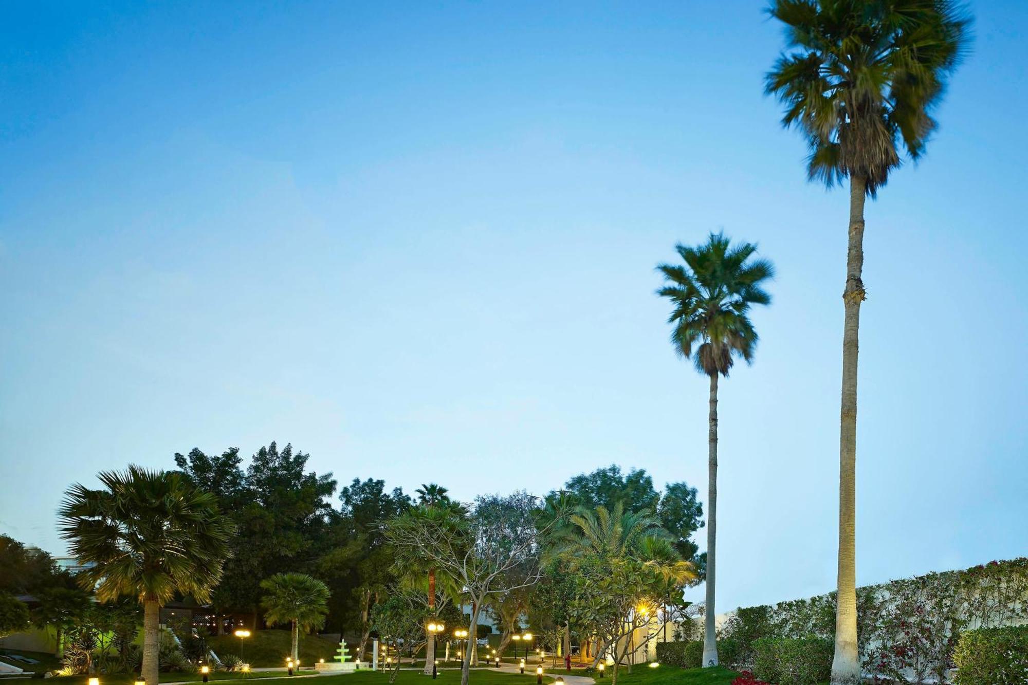 Le Meridien Al Khobar Ngoại thất bức ảnh Palm trees at the University of California, Irvine