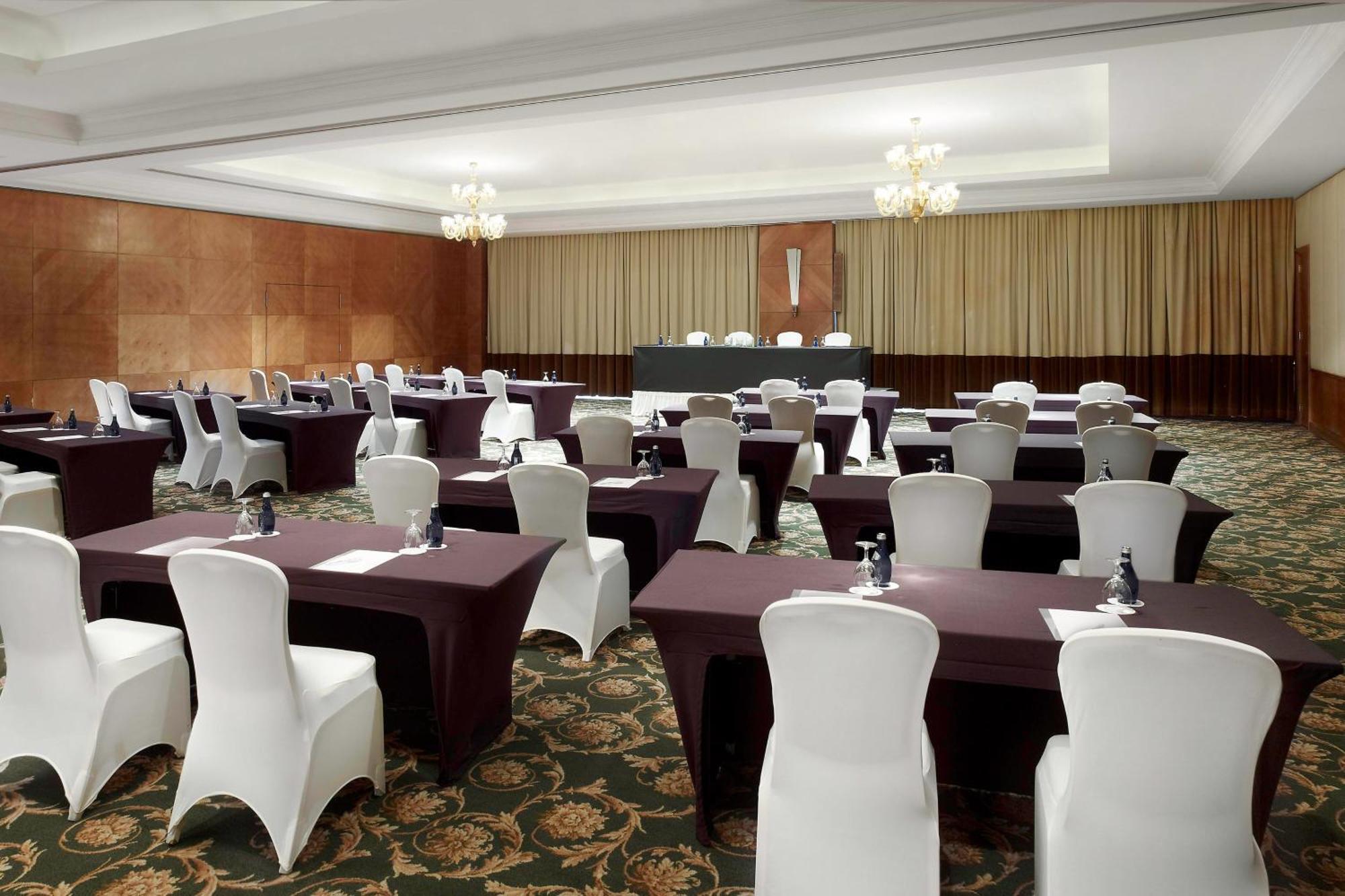 Le Meridien Al Khobar Ngoại thất bức ảnh Meeting room