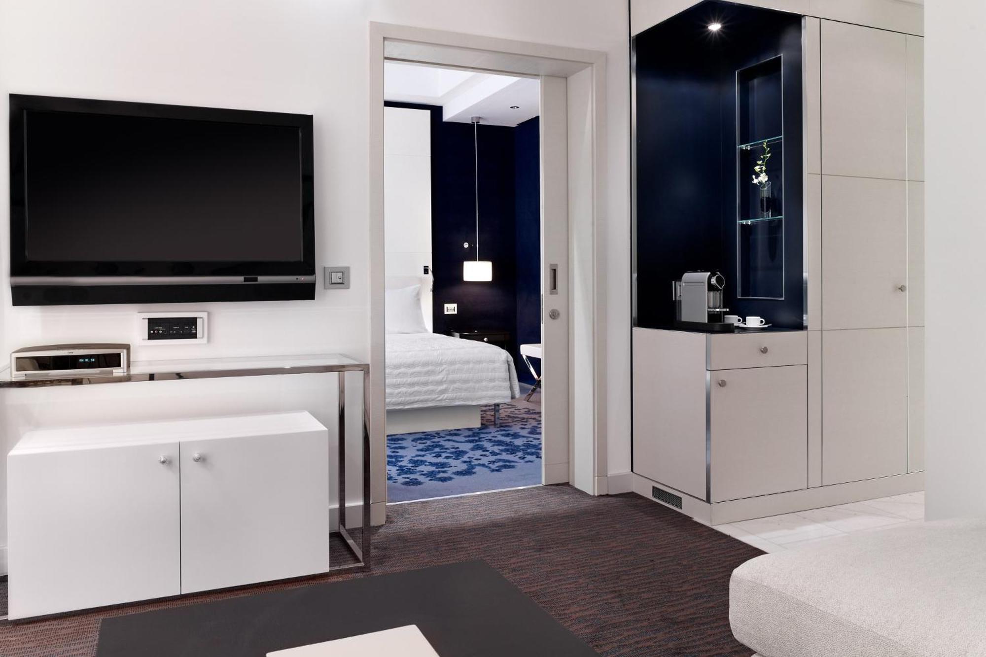 Le Meridien Al Khobar Ngoại thất bức ảnh A room at the hotel