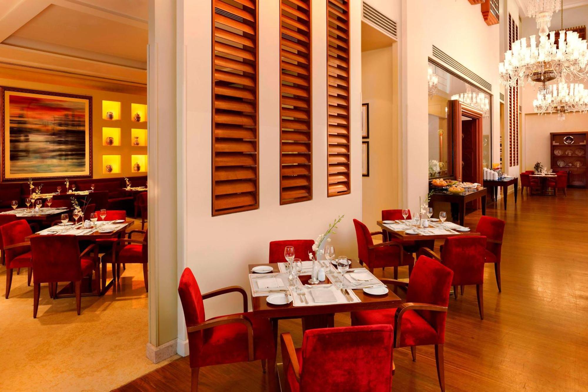 Le Meridien Al Khobar Ngoại thất bức ảnh The restaurant
