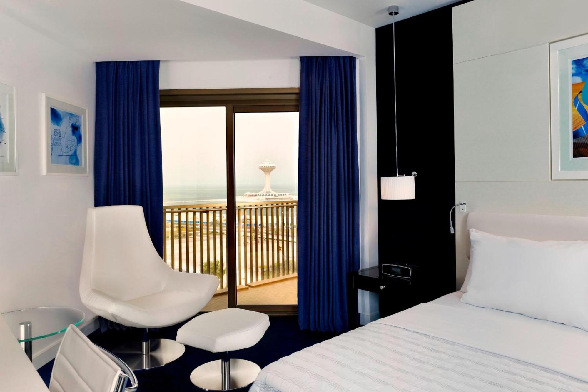 Le Meridien Al Khobar Ngoại thất bức ảnh A room at the hotel